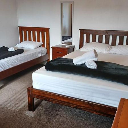 Homestay Family Room, Near The City Center Christchurch Bagian luar foto