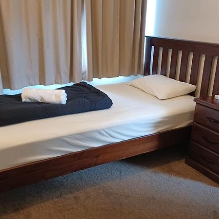 Homestay Family Room, Near The City Center Christchurch Bagian luar foto