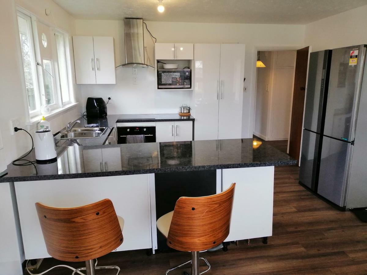 Homestay Family Room, Near The City Center Christchurch Bagian luar foto