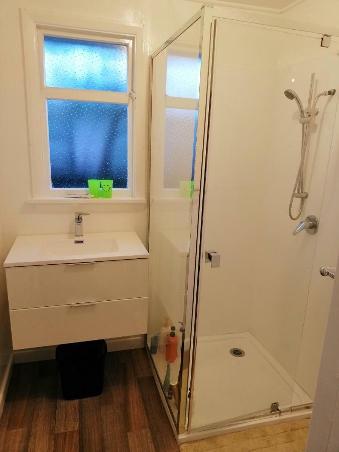 Homestay Family Room, Near The City Center Christchurch Bagian luar foto
